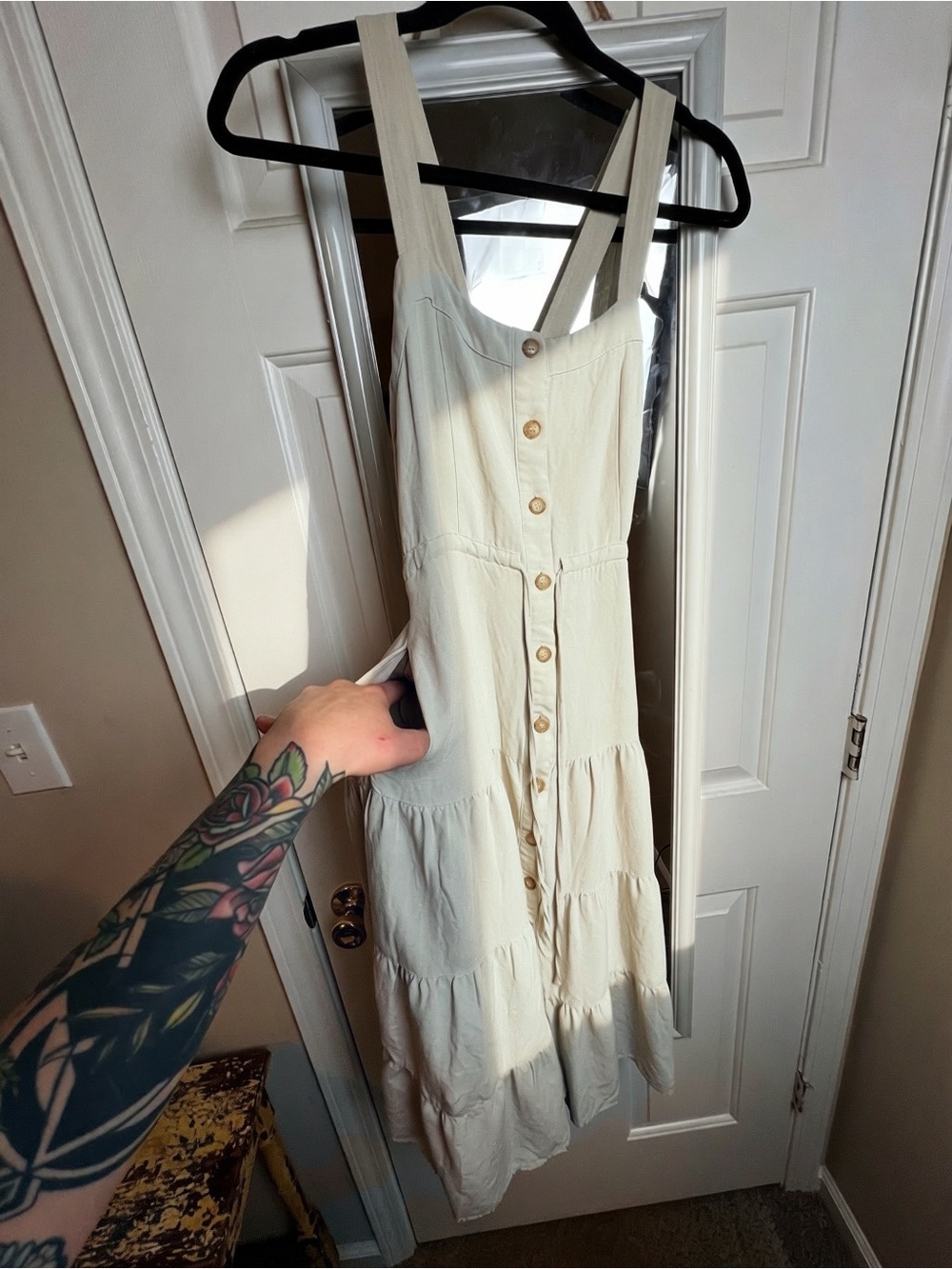 •LULUS• “See The City” Beige Button Front Tiered Midi Dress & Pockets